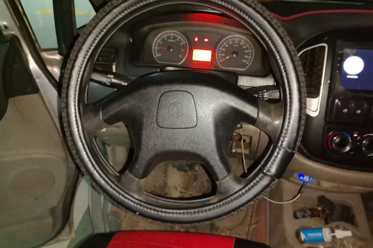 Used FORTHING Lingzhi 2015 V3 1.5L 7-seat Standard Model
