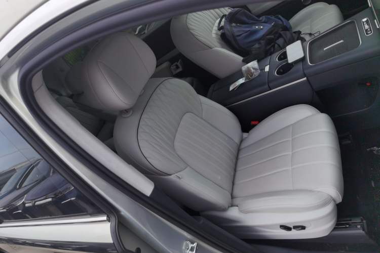 Used VOYAH Dream 2025 PHEV Four-Wheel-Drive Flagship Version – Qiankun Edition Right Front Seat