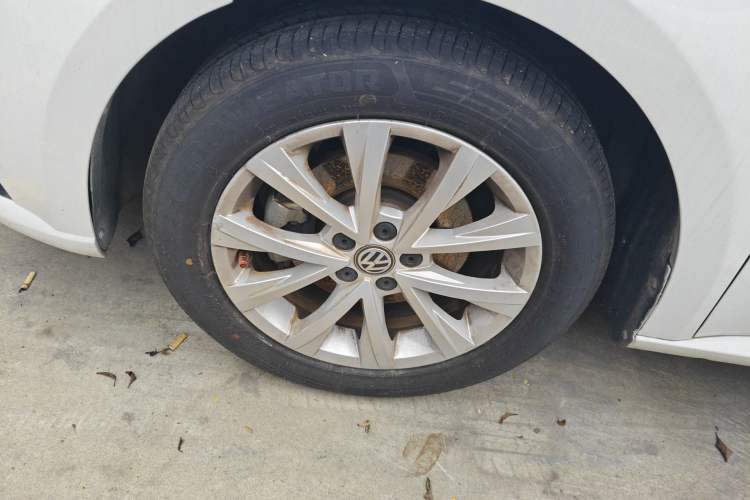 Used Volkswagen Lavida 2017 1.6L Automatic Comfort Edition Left Front Wheel Hub