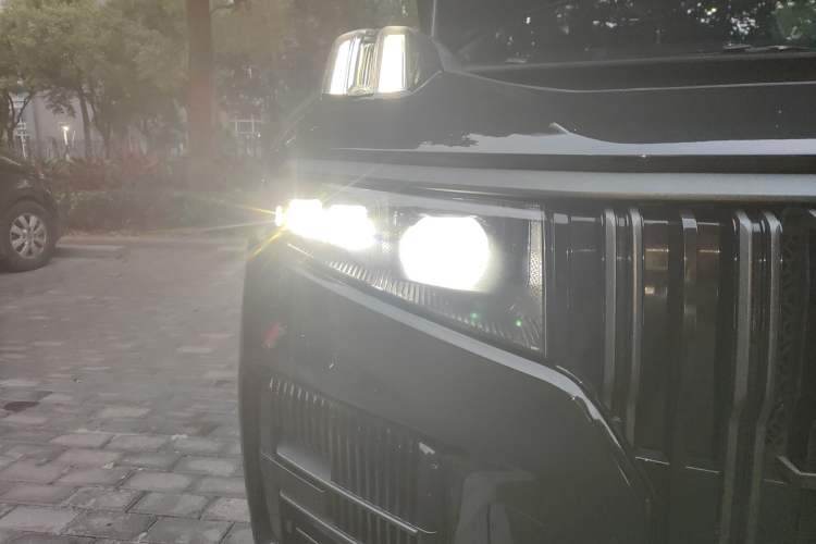 Used Lynk & Co 09 EM-P 2021 2.0T PHEV Halo Six-Seater Right Front Headlight