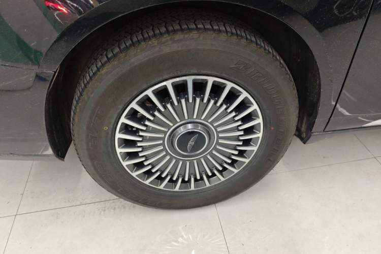 Used Geely Galaxy LEVC L380 2025 650 km Flagship Edition All-Wheel Drive Exterior 5