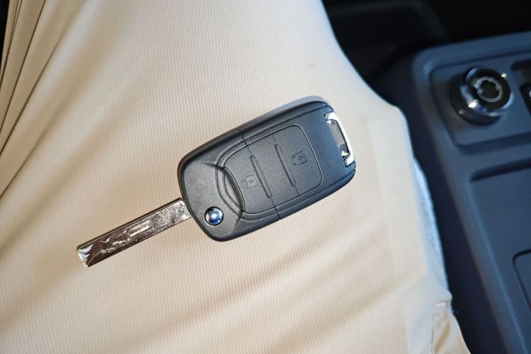 Used Wuling Yangguang 2024 300KM Comfort Version Passenger Van 75kW