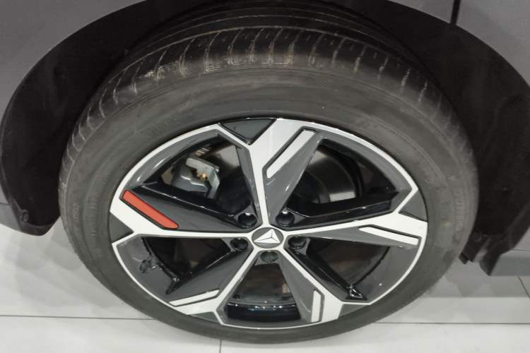 Used Deepal S07 2026 230Ultra with Huawei Qiankun ADS SE Edition Right Rear Wheel Hub