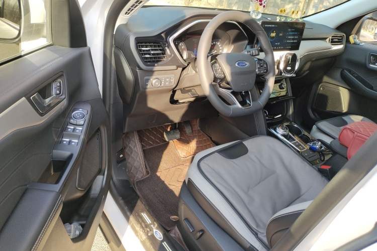 Used Ford Escape 2024 EcoBoost 245 Two-Wheel-Drive Titanium Edition