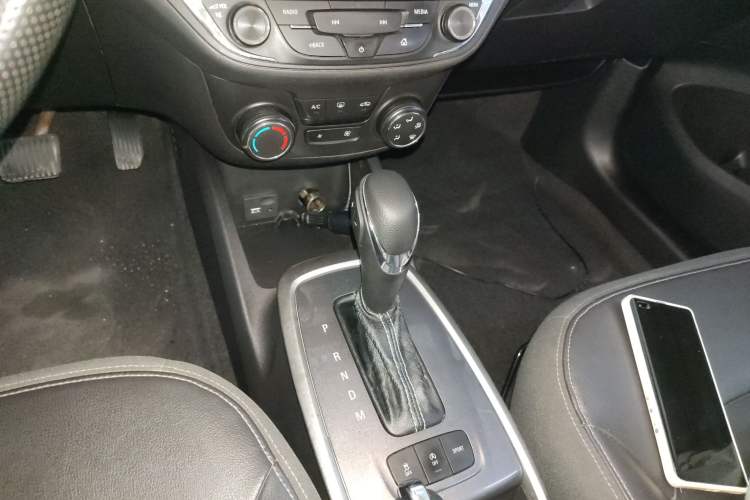 Used Chevrolet Lova RV 2016 1.5L Automatic FunDrive Edition Gear Lever