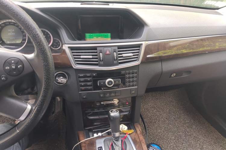 Used Mercedes-Benz E-Class 2010 E 260 L CGI Elegant Model Audio And AC Panel