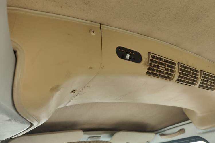 Used Wuling Rongguang 2011 1.2L Base Version
