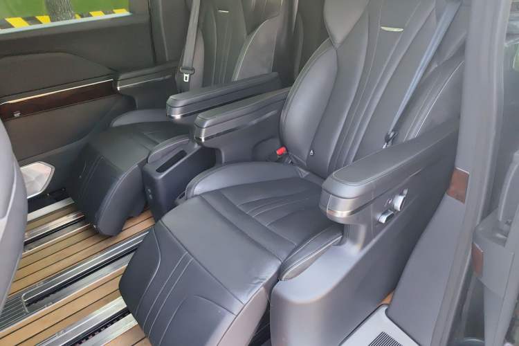 Used Hongqi HQ9 2023 2.0T Smart Connect Flagship Edition Left Rear Seat