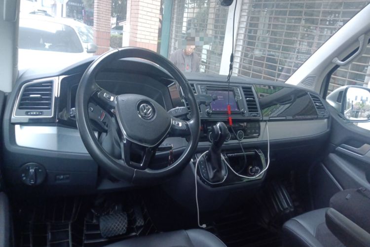 Used Volkswagen Multivan 2016 2.0 TSI Four-Wheel Drive 66th Anniversary Edition Center Console