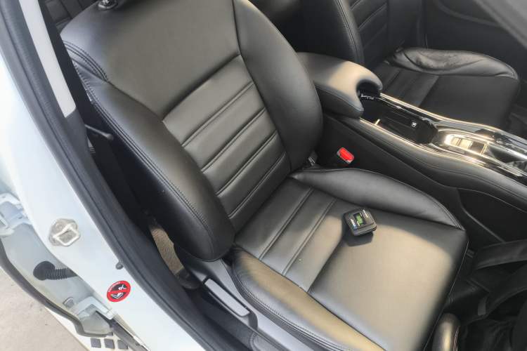 Used Honda Vezel 2015 1.8L CVT 2WD Luxury Model
