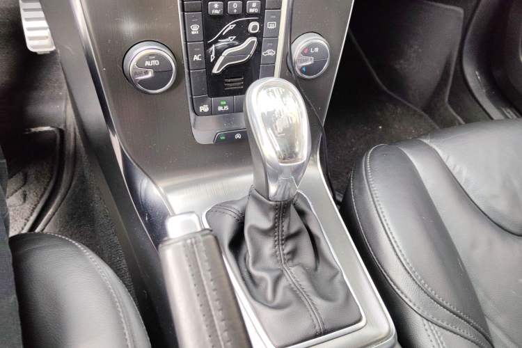 Used Volvo V40 2013 2.0T Zhiya Edition