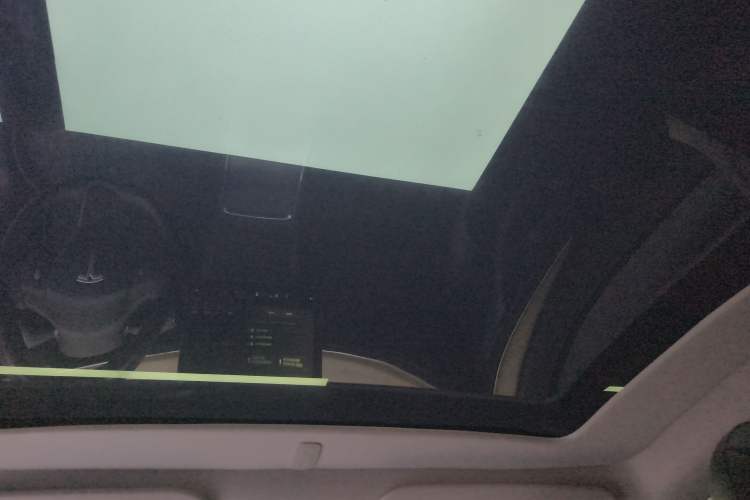 Used Tesla Model Y 2022 Long-Range All-Wheel-Drive Version
