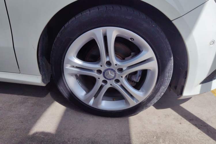 Used Mercedes-Benz A-Class 2013 A 180 Fashion Model Right Front Wheel Hub