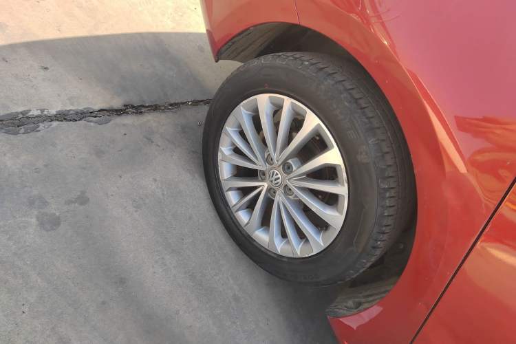 Used Volkswagen Lavida 2015 1.6L Automatic Luxury Edition
