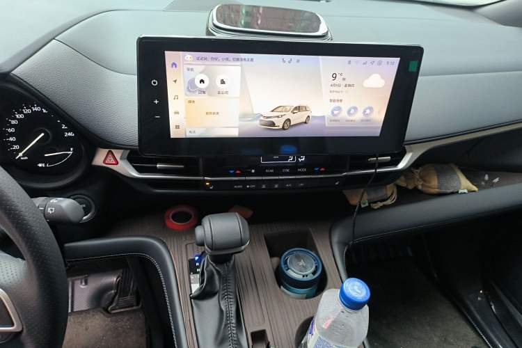 Used Toyota SIENNA 2026 Model 2.5L Dual-Engine Four-Wheel-Drive Luxury Edition Audio And AC Panel