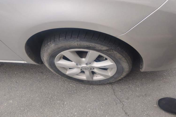 Used Nissan Sunny 2011 1.5XL Manual Deluxe Edition Right Front Wheel Hub