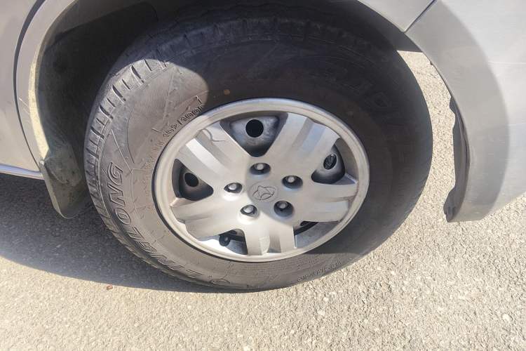 Used CHANGAN KAICHENG Ruixing M80 2018 1.5L Base Model Van Semi-Blind Window Flat Roof Rear-Hinged Doors 4G15S Right Front Wheel Hub