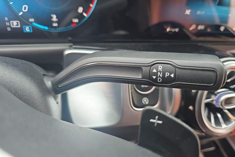 Used Mercedes-Benz GLB 2022 Second Facelift GLB 200 Dynamic Edition Gear Lever