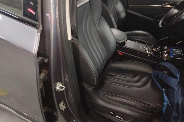 Used NETA U 2022 NETA U-Ⅱ 500 Lithium Iron Phosphate Right Front Seat