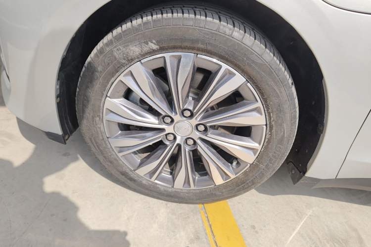 Used Hongqi E-QM5 2022 431 km Charge & Enjoy Edition Left Front Wheel Hub