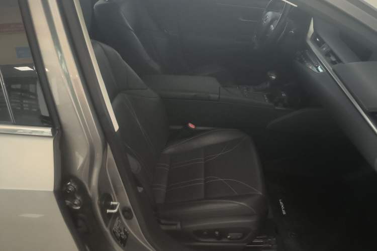 Used Lexus ES 2020 300h Premium Edition