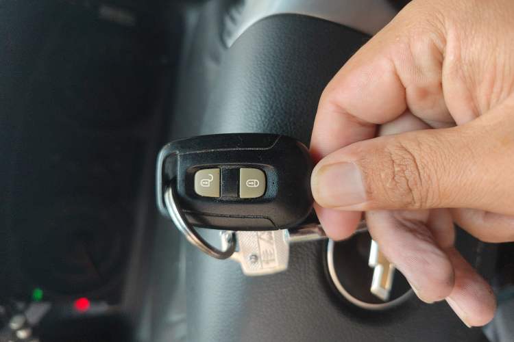 Used Chevrolet Captiva 2012 2.4L 4x4 Flagship Edition 7 Seats Vehicle Key