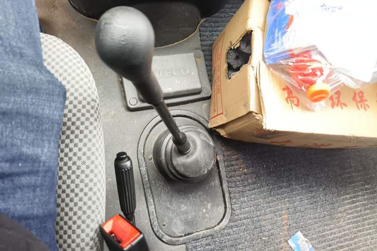 Used Iveco Daily 2021 2.5T A35 M1 Passenger Van 5-9 Seats Short Wheelbase Low Roof Single Tire Manual Doors
