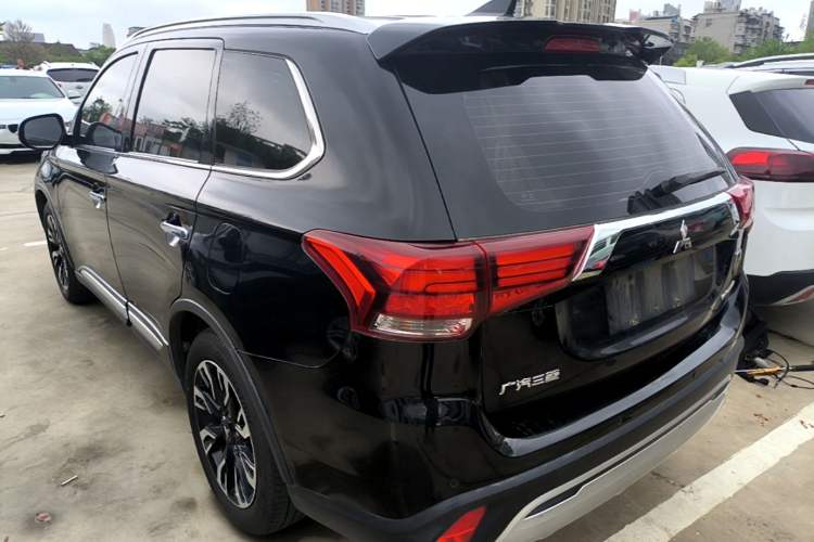 Used Mitsubishi Outlander 2020 2.4L 4x4 Prestige Edition 7-Seater Rear Left 45 Deg