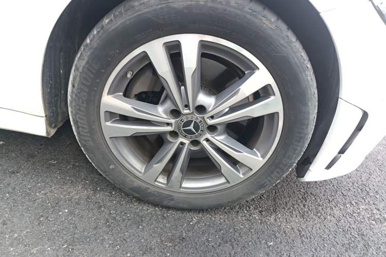 Used Mercedes-Benz C-Class 2021 C 200 L Fashion Edition Sport Version Right Front Wheel Hub
