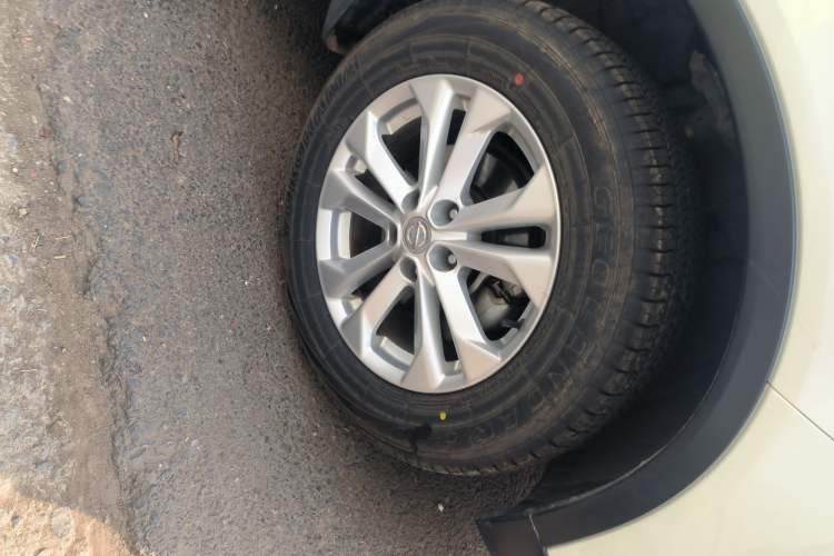 Used Nissan X-Trail 2015 2.0L CVT Comfort MAX Edition 2WD
