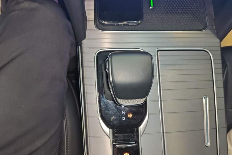 Used Hongqi HS7 PHEV 2024 2.0T PHEV Four-Wheel Drive Flagship Edition 6 Seats Gear Lever