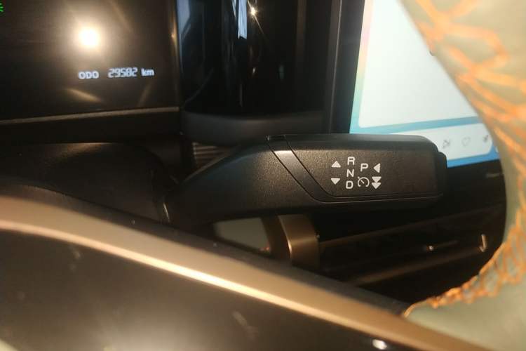 Used iCAR 03 2024 401km Two-Wheel Drive Standard Advanced Version Gear Lever