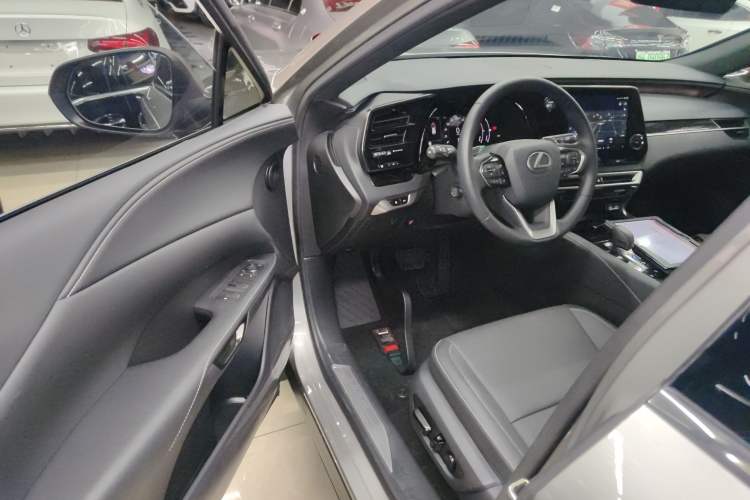 Used Lexus RX 2023 350h Two-Wheel Drive Enjoyment Version