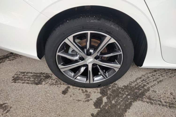 Used Geely Auto Emgrand 2022 4th Generation 1.5L CVT Luxury Model Right Rear Wheel Hub