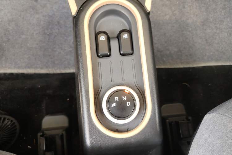 Used Wuling Hongguang MINIEV 2021 Macaron Premium Model – Lithium Iron Phosphate Gear Lever
