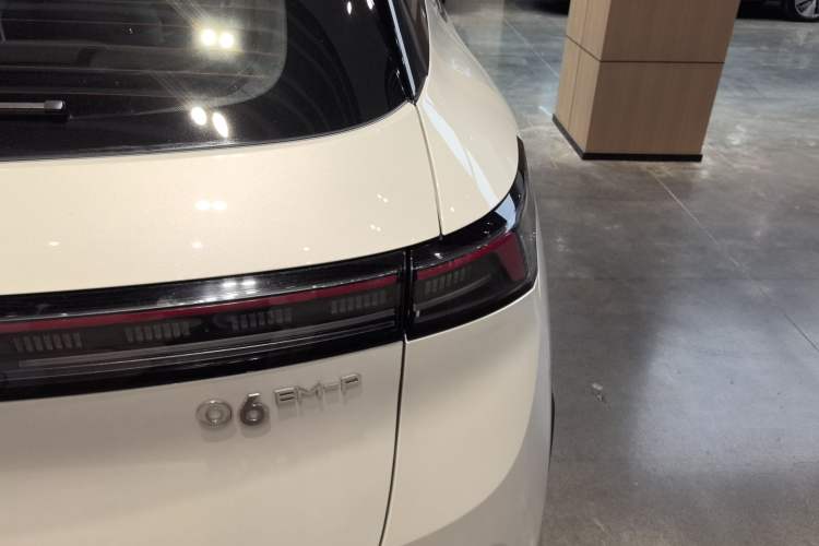 Used Lynk & Co 06 EM-P 2023 EM-P 56 Standard Range Pro