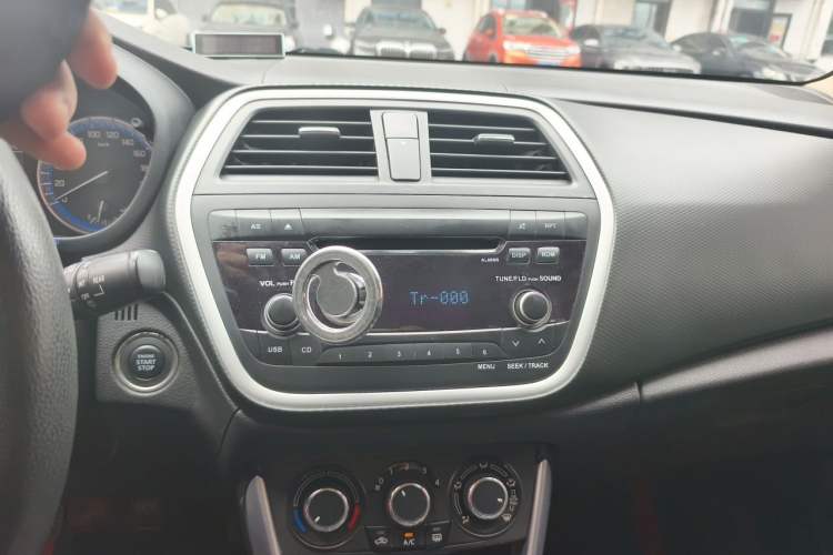 Used Suzuki S-Cross 2014 1.6L Manual Two-Wheel Drive Entry Model
