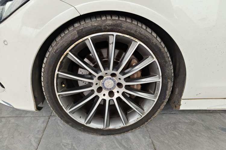 Used Mercedes-Benz CLS 2016 CLS 320 Elegant Edition Left Front Wheel Hub