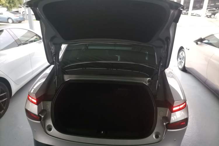 Used XPeng P7 2020 670N Trunk