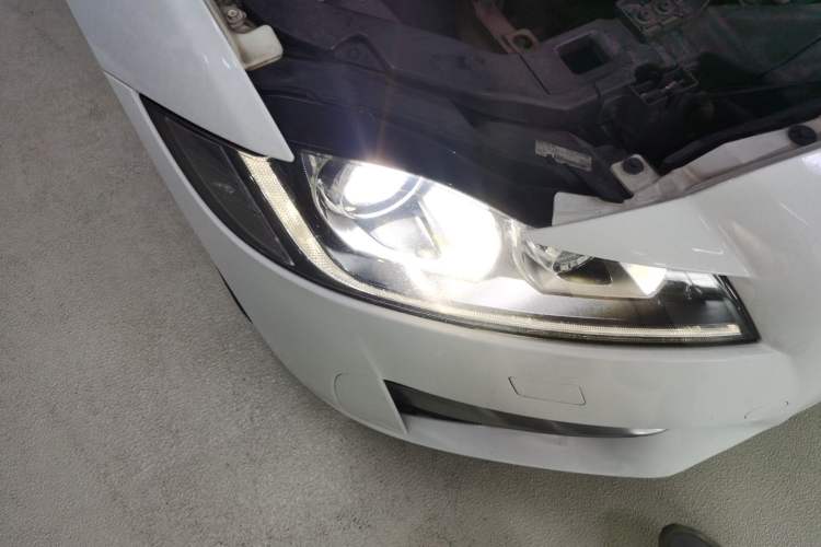 Used Jaguar XF 2016 XF 2.0T Two-Wheel-Drive R-Sport Sport Edition Right Front Headlight