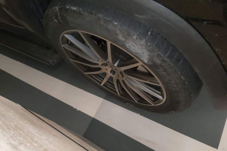 Used Mercedes-Benz GLS 2021 GLS 400 4MATIC Right Front Wheel Hub