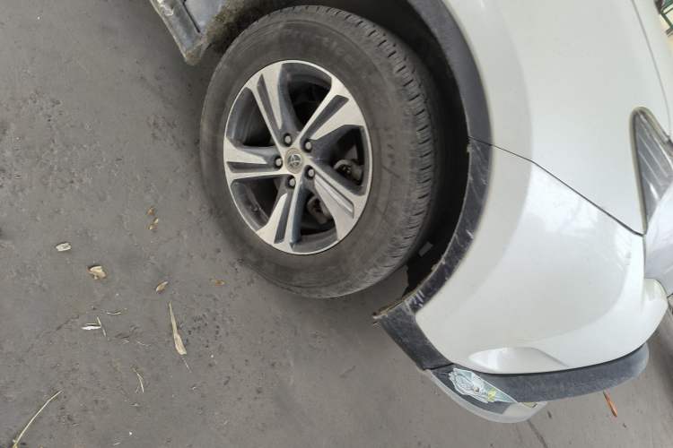 Used Toyota RAV4 2015 2.0L CVT Two-Wheel Drive Fashion Edition
