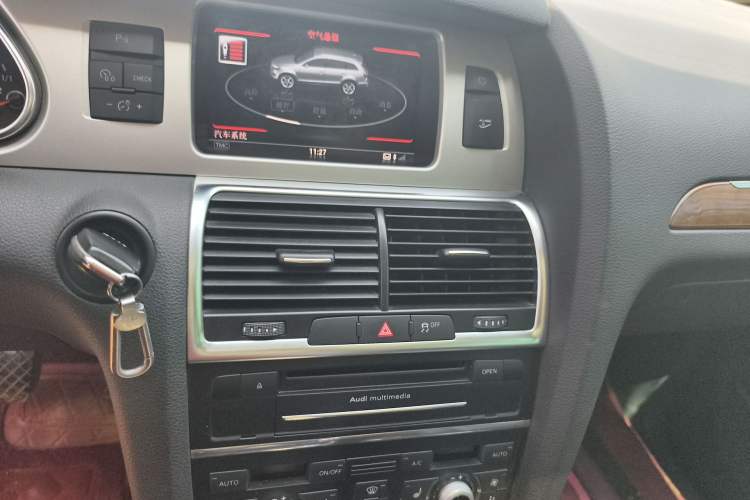 Used Audi Q7 2014 40 TFSI off-road version Audio And AC Panel