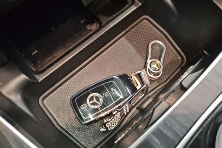 Used Mercedes-Benz E-Class 2017 E 300 L Sporty and Stylish Model
