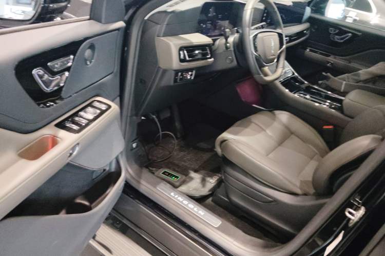 Used Lincoln Aviator 2024 3.0T V6 All-Wheel-Drive Luxury Edition Six Seats