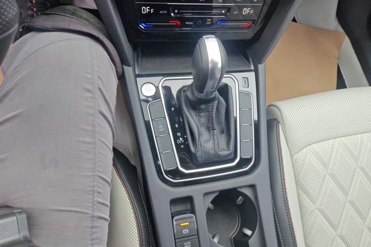 Used Volkswagen Magotan 2024 2 Million Units Zhongxiang Version 330TSI DSG Luxury Edition
