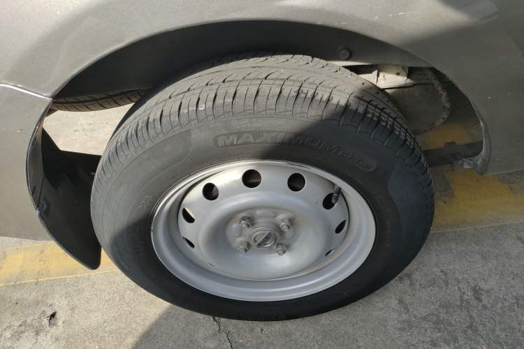 Used Jinbei Hiace X30 2023 1.5L Wealthy Van 2/5-Seater Non-Air-Conditioned Version SWC15M