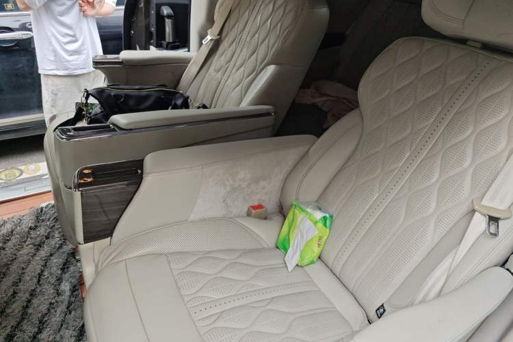 Used Buick GL8 2020 Land Business Class 652T Luxury Model Left Rear Seat