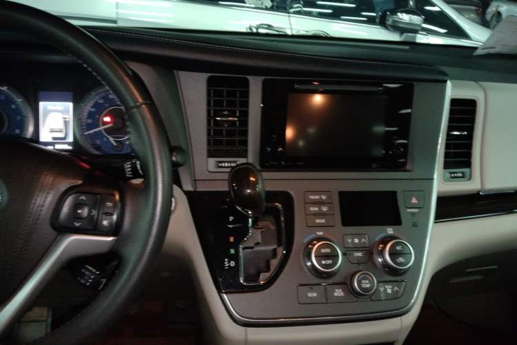 Used Toyota Sienna 2016 3.5L Two-Wheel Drive 7-Seater Parallel Import
