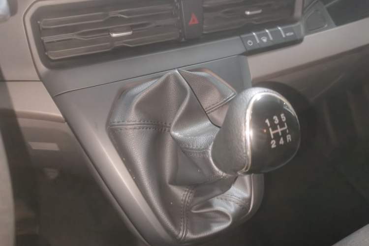 Used Ford Transit 2023 2.0T Diesel Automatic Multi-Function Commercial Vehicle Short Wheelbase Mid-Roof Design 5/6 Seats